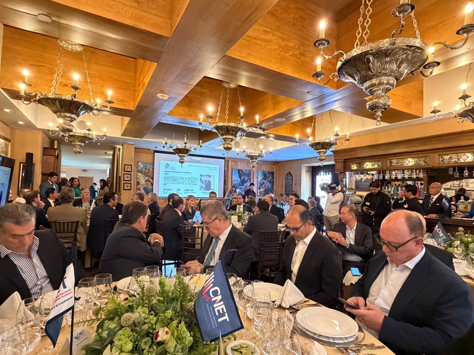 Representantes del sector empresarial turístico reunidos en la Asamblea del CNET en Ciudad de México, donde se presentó la agenda estratégica 2026 para fortalecer el turismo en México.